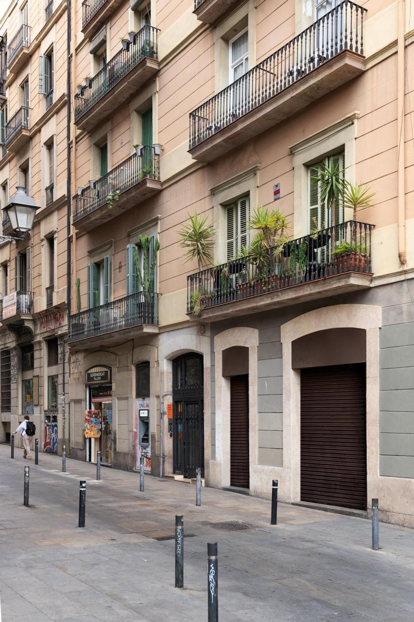 Chic & Basic Tallers Hostal — Photos 3